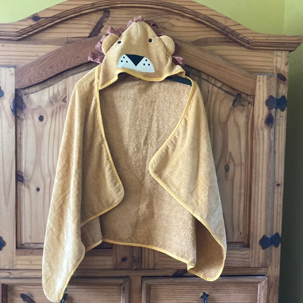 Kids Pillowfort lion hooded towel 25” X 50” - NWT